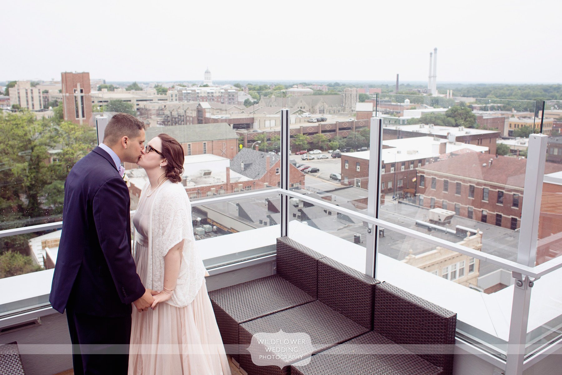 Outdoor Wedding Photography – The Broadway Roof in Columbia, MO
