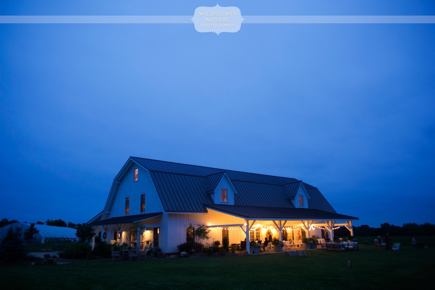 blue-bell-barn-wedding-reception-22