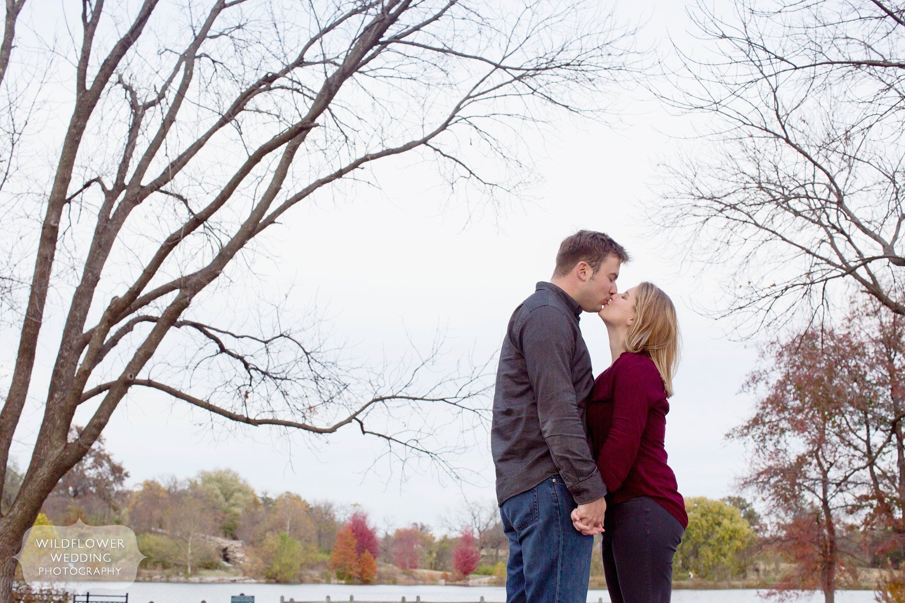 stephens-lake-engagement-kiss-photo-mo