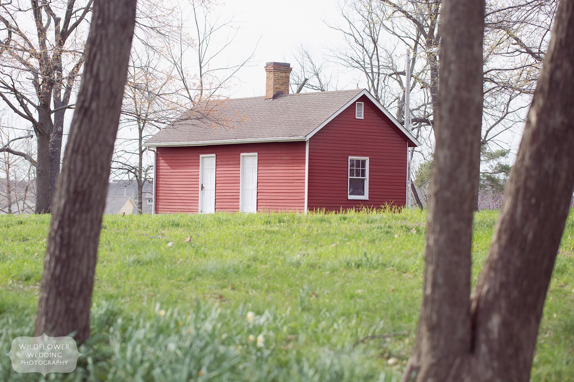 A small red barn at the beautiful Nifong Park elopement venue in Columbia, MO.
