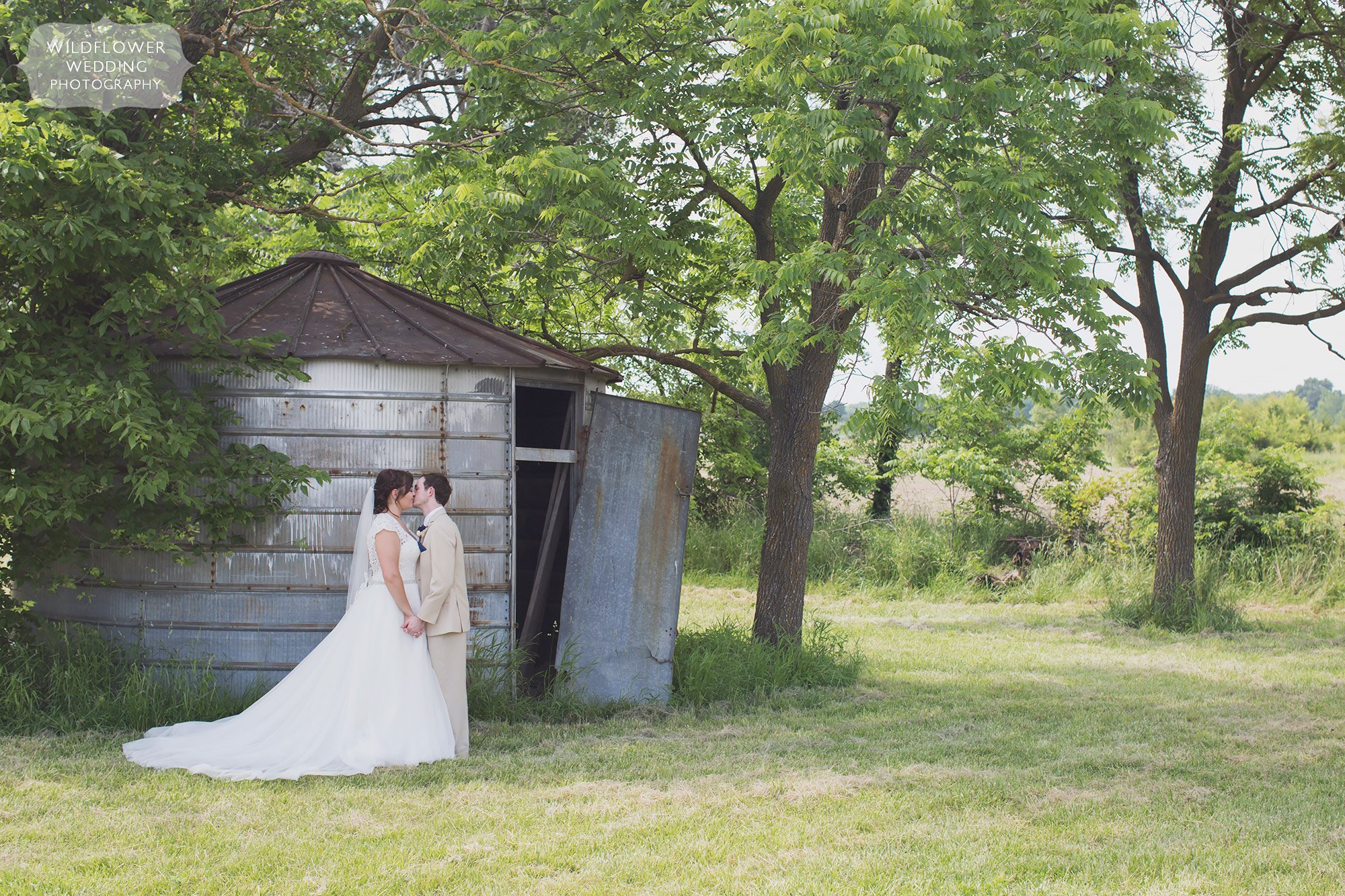 This is one of the best outdoor country wedding venues near Columbia, MO at the MU Bradford Research Farm.