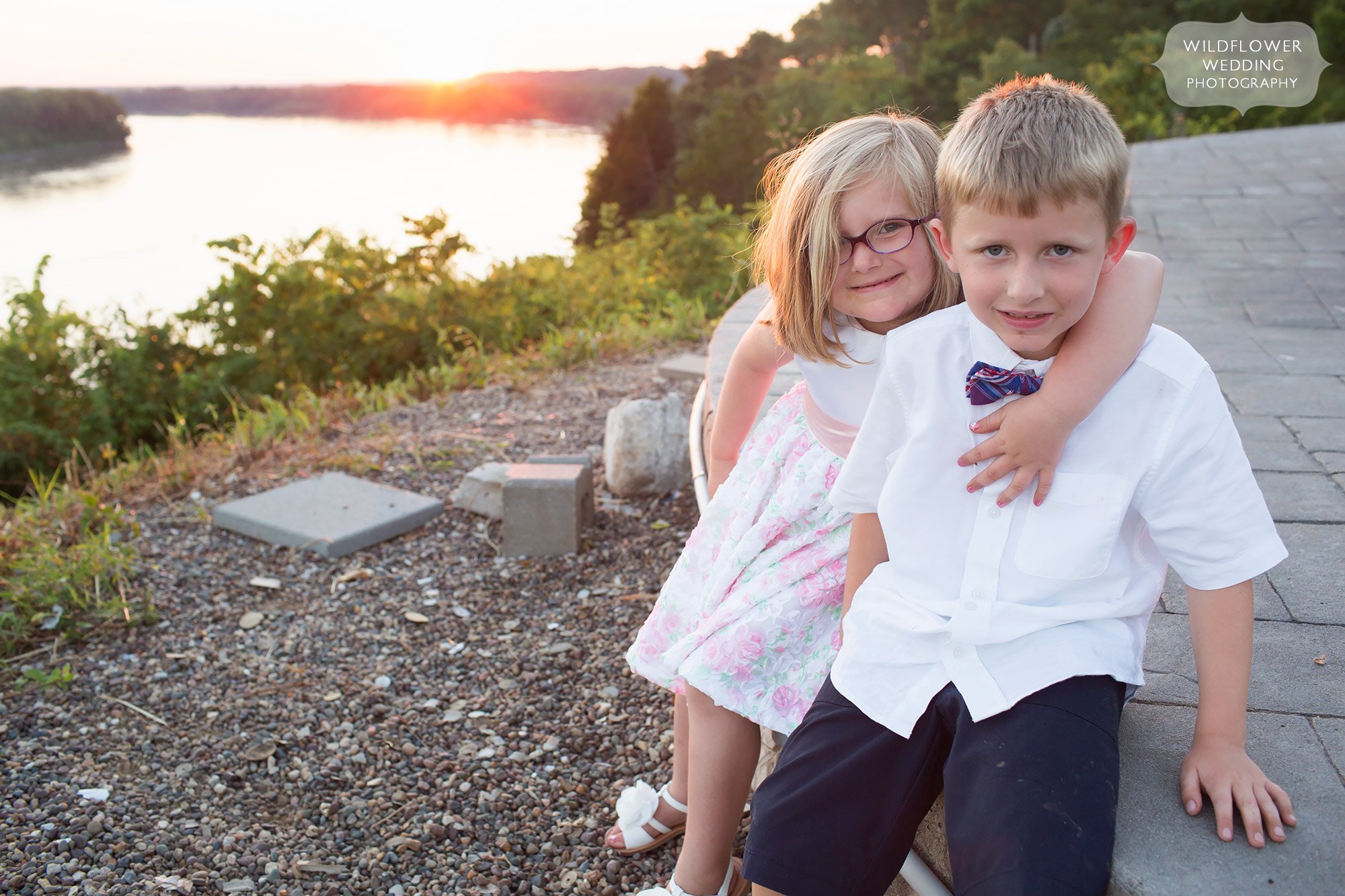 kids pose with beautiful sunset on the blufftop at les bourgeois after wedding