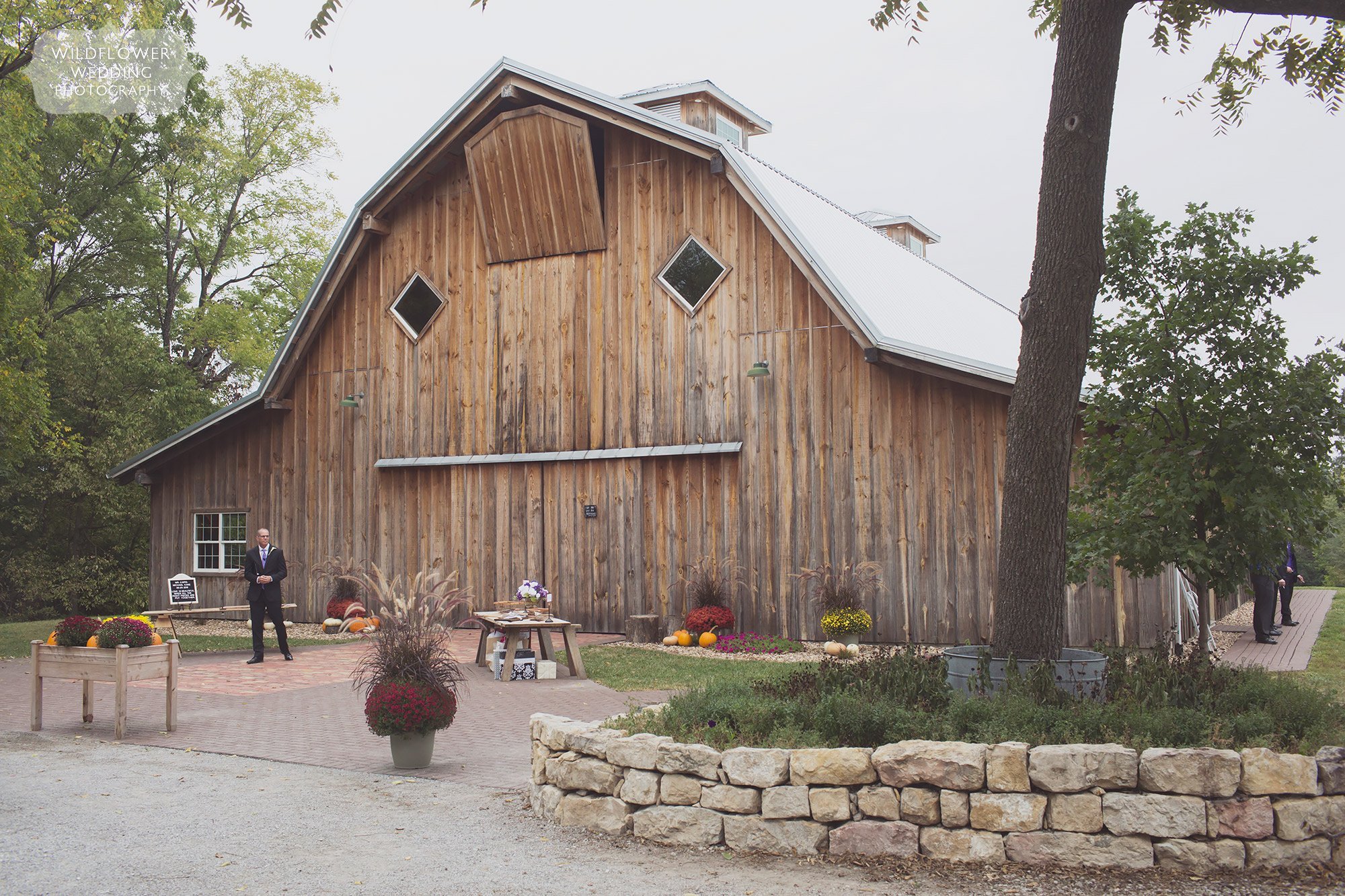 Beautiful pine barn wedding venue just west of KC.
