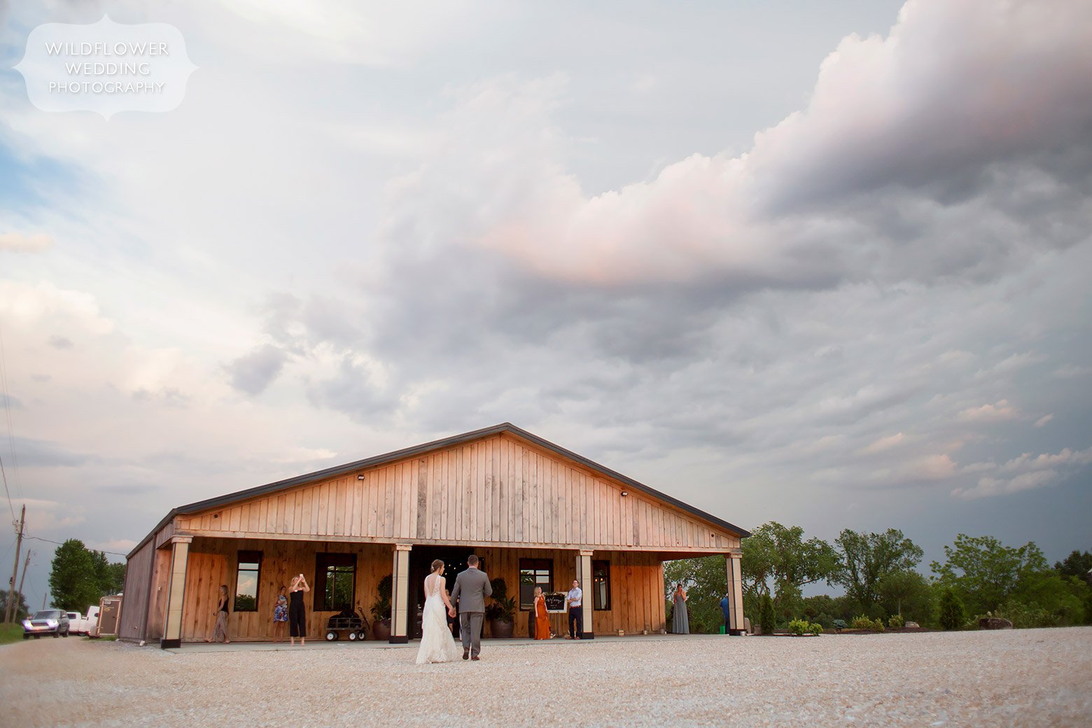 Barn wedding venue at Cooper's Ridge in Boonville, MO.