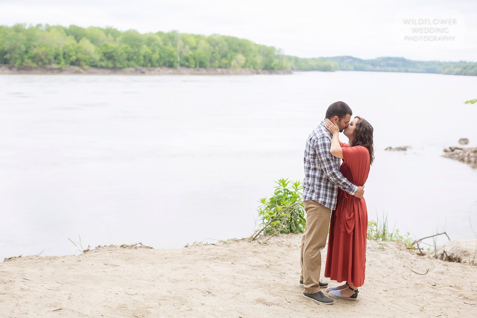 Couple kisses with Missouri River behind them at Cooper's Landing.